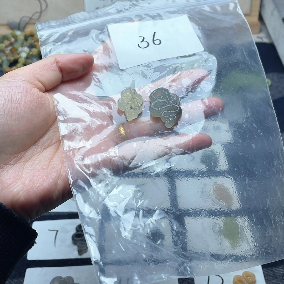 蛇纹石玉颈饰未镶嵌你**愿