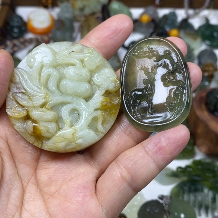 未镶嵌蛇纹石玉吊坠