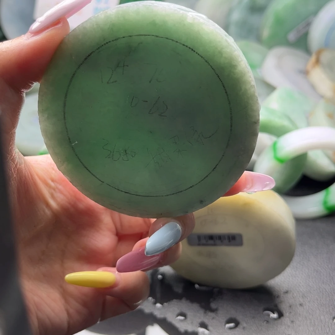 定制翡翠果绿未镶嵌