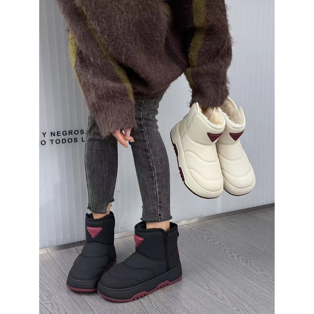 新款气质百搭潮流女款雪地靴B/DDW/623D82-8R10