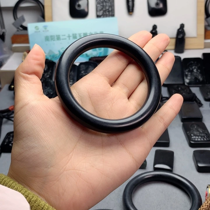 大***天和田玉（墨玉）未镶嵌手镯