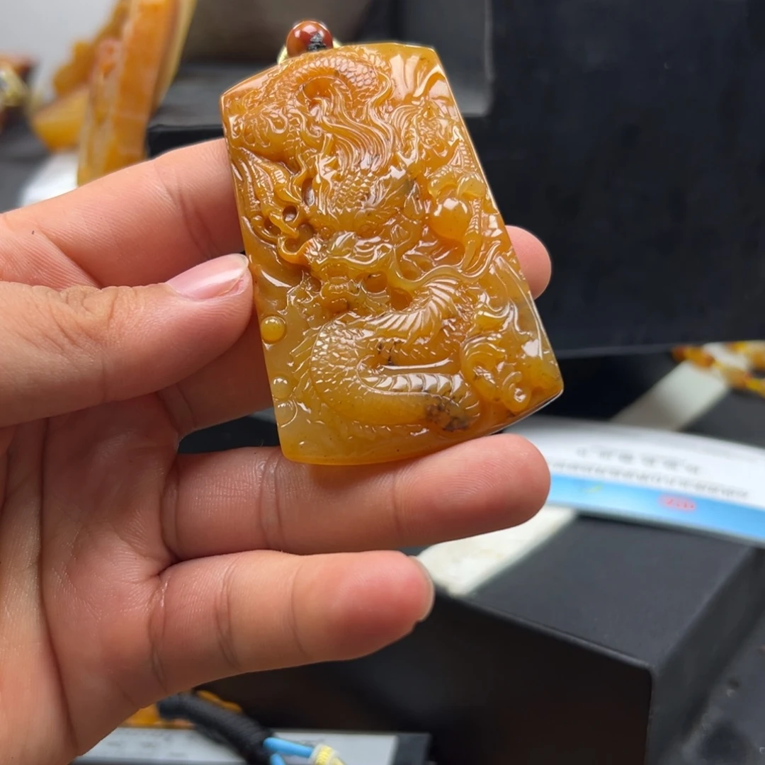 石英质玉（黄龙玉）未镶嵌黄龙玉