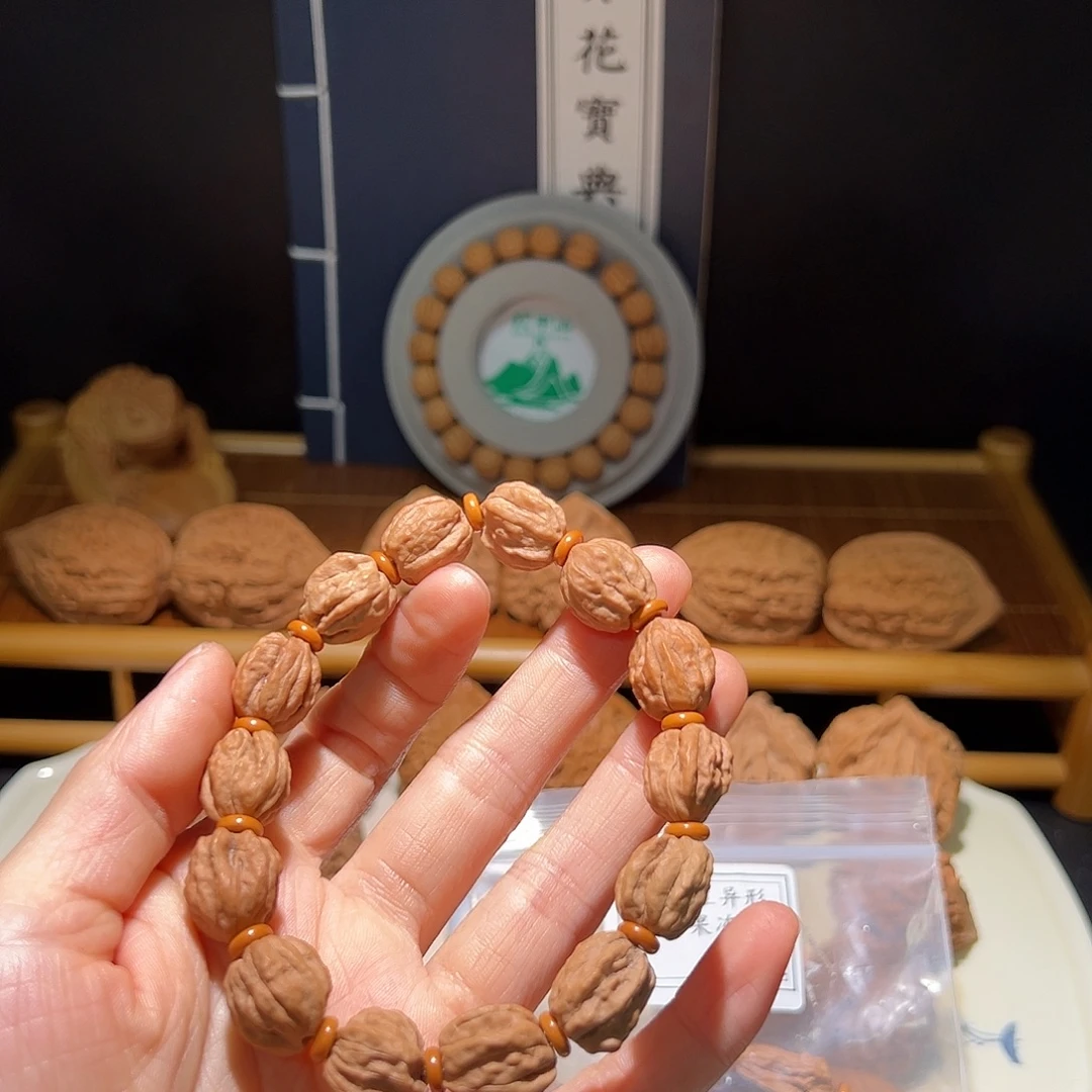 保***国文玩核桃把件铁豆异型