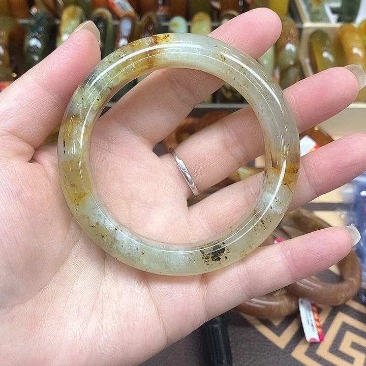 未镶嵌透闪石-蛇纹石玉手镯