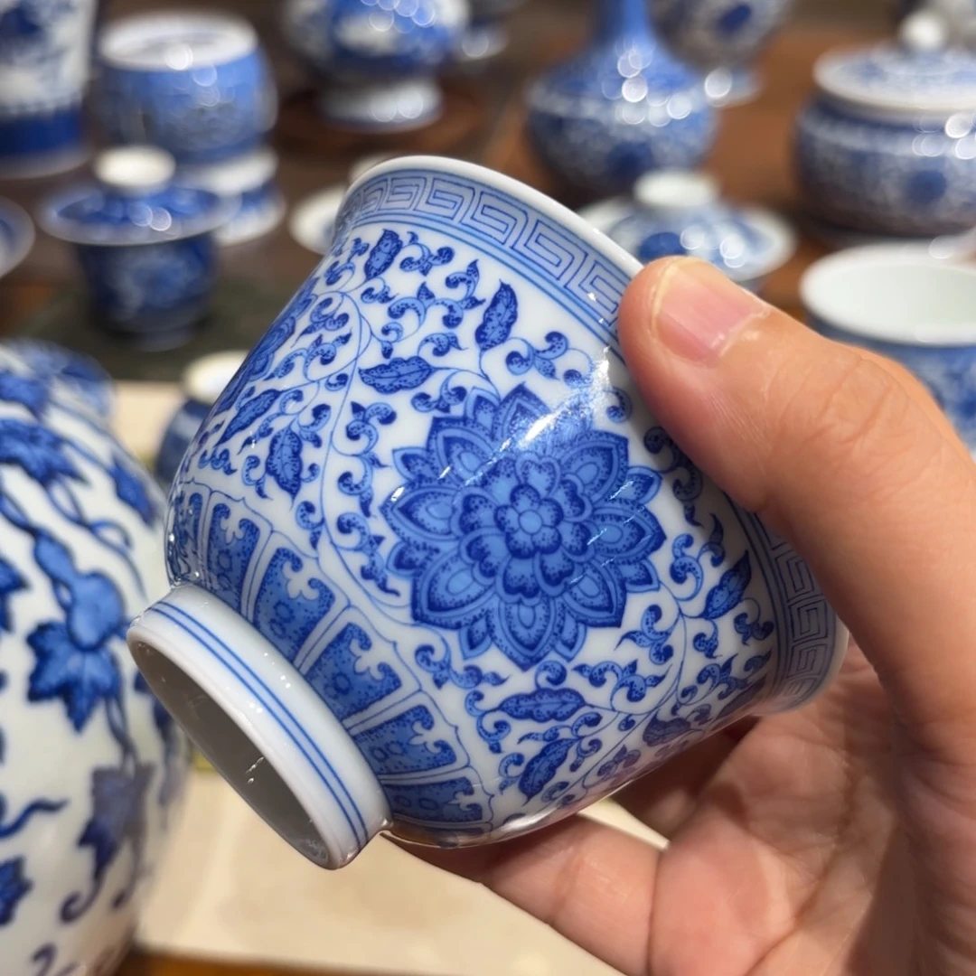 瓷缠枝莲盖碗…………福利