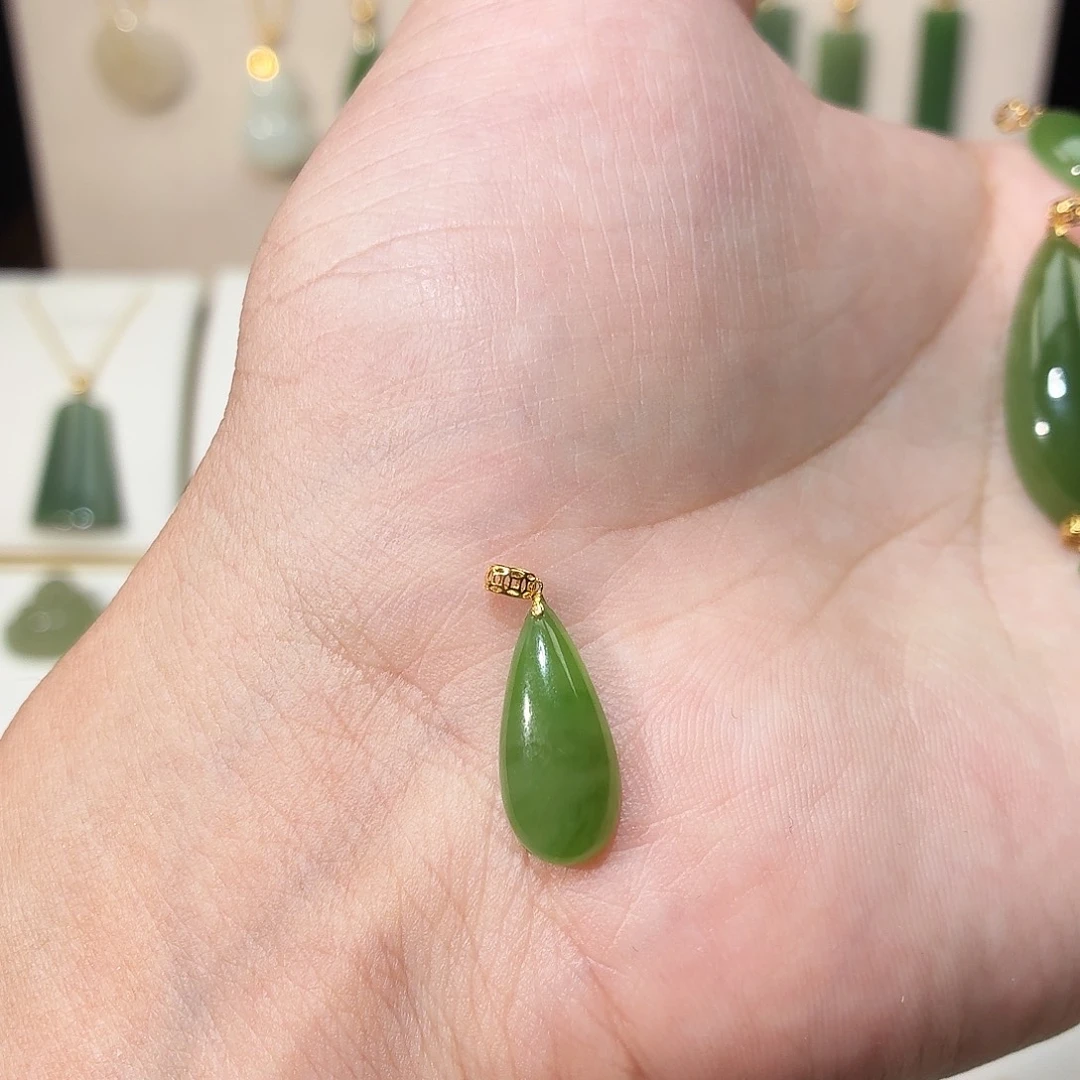 和田玉（碧玉）18K金镶嵌吊坠(赠链)