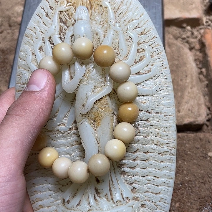 白玉菩提吊坠rrgyygftt