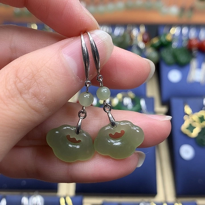 和田玉银S925镶嵌耳饰如意锁晴水色16左右