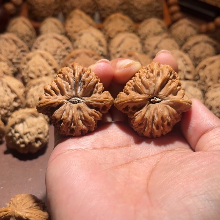 扬***航核桃手串/手链南疆41+，42尺寸肚有浮黄