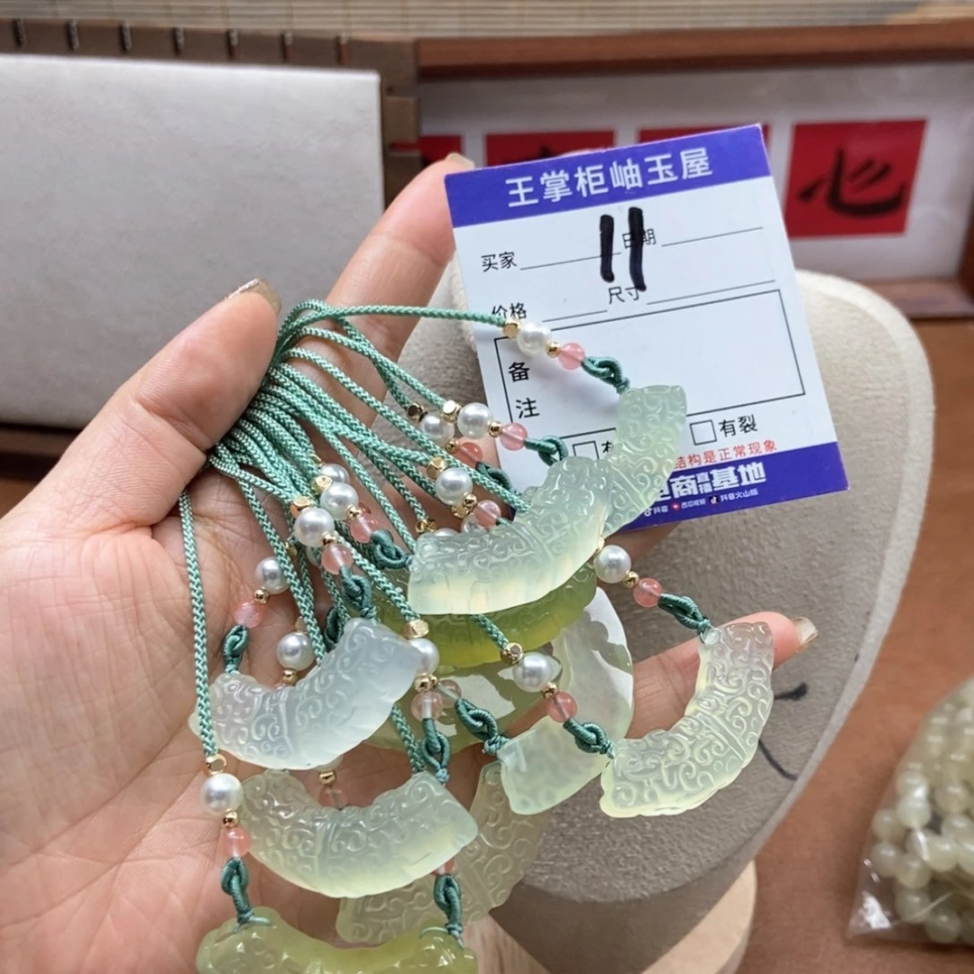 岫玉吊坠吊坠未镶嵌多样性，发一个