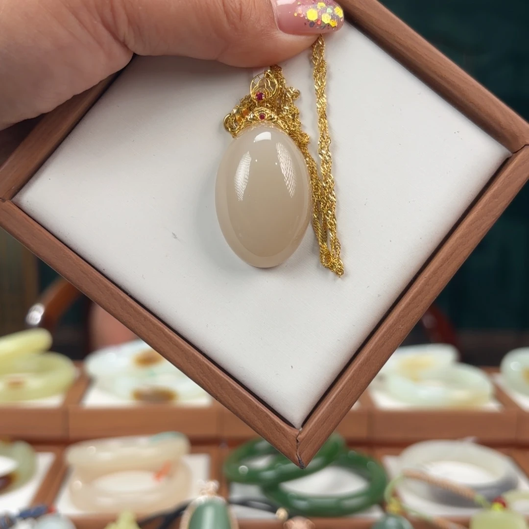 和田玉未镶嵌颈饰