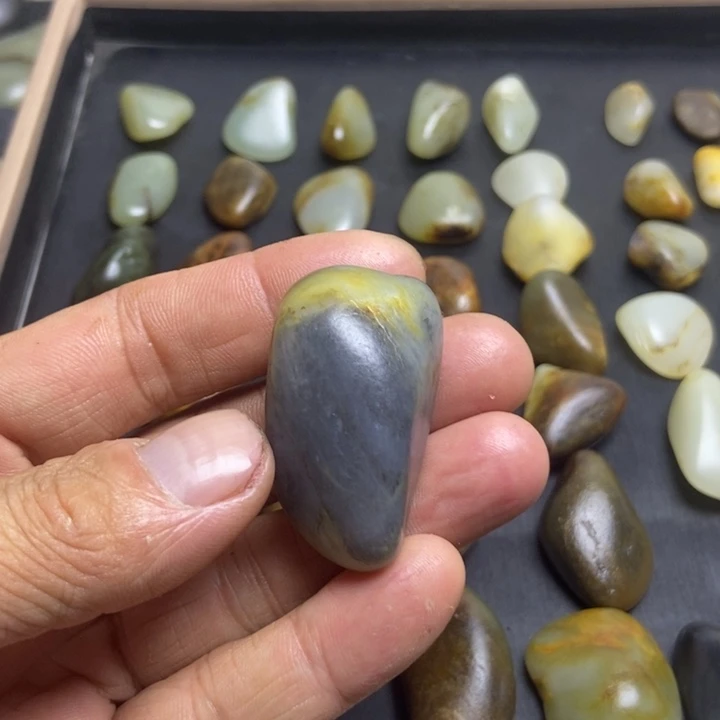和田玉（糖玉）未镶嵌珠宝奇石
