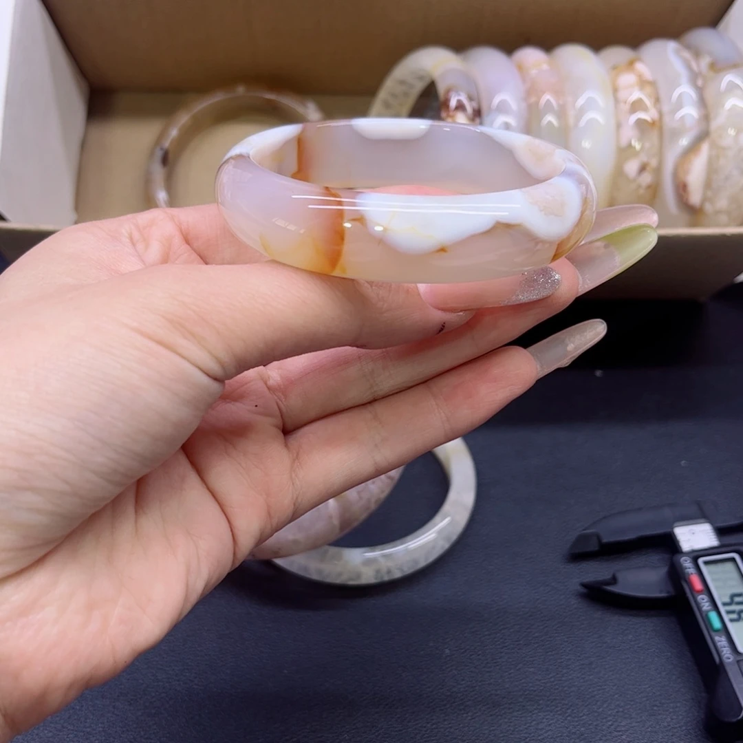 玛瑙/玉髓手镯未镶嵌59