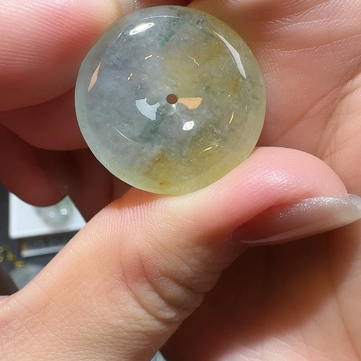 翡翠未镶嵌颈饰平安扣