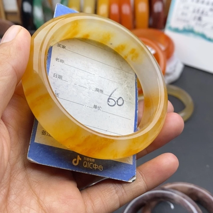 未镶嵌手镯石英质玉