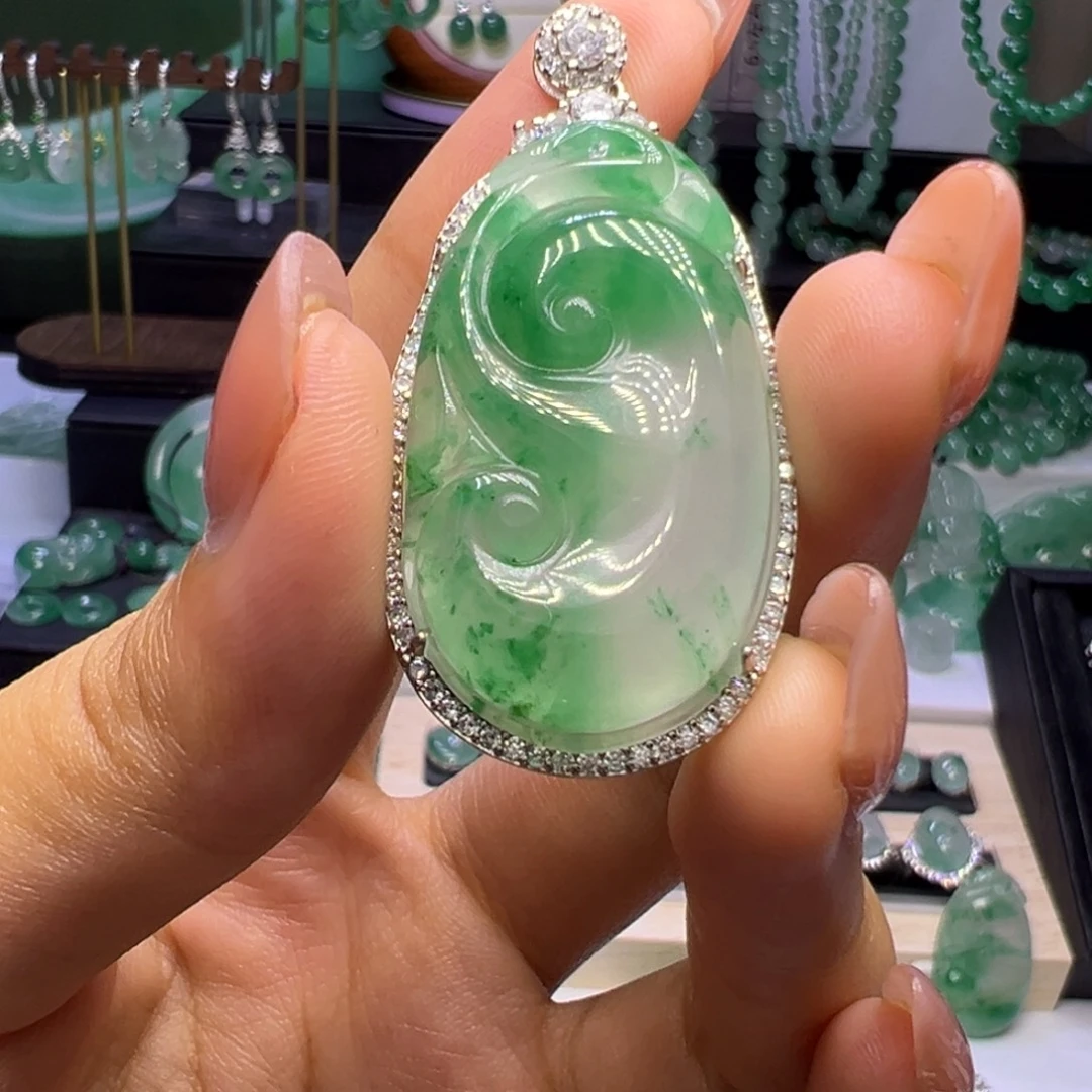 石英质玉（非洲翠）未镶嵌颈饰