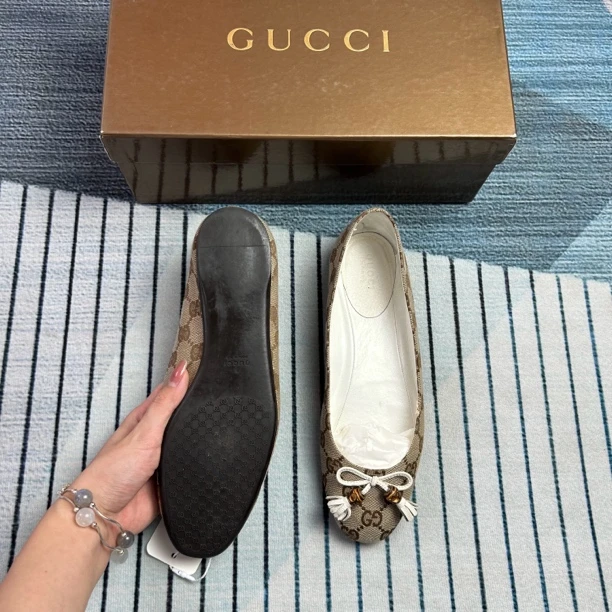 95新 GUCCI/古驰 古驰老花满印平底鞋三六码 偏大
