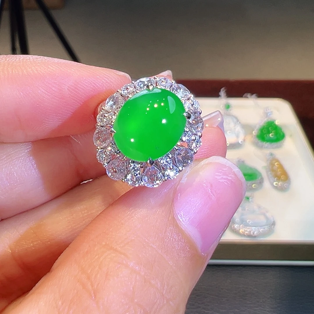 翡翠18K金镶嵌戒指