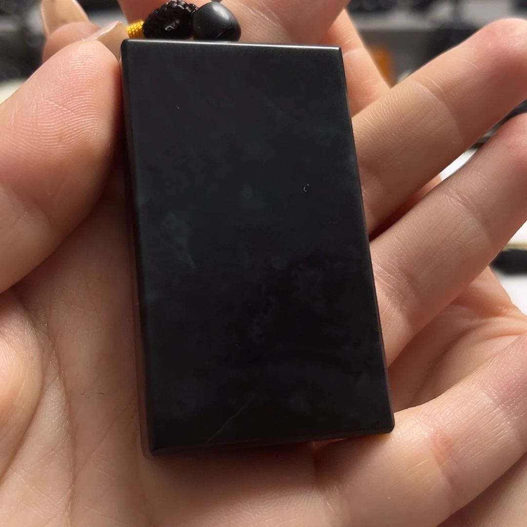 和田玉（墨玉）未镶嵌颈饰46钢板带裂