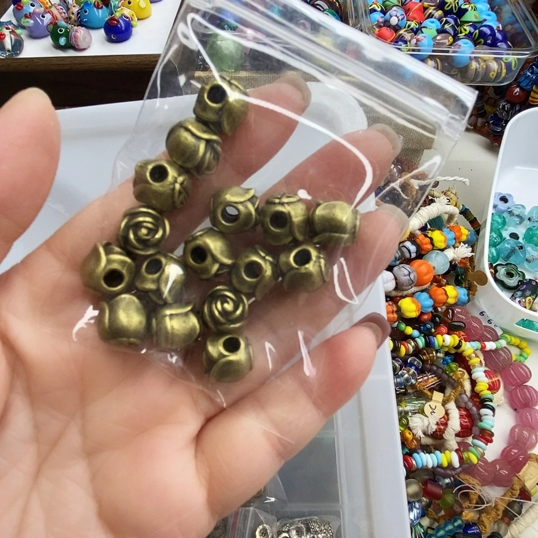 颈饰琉璃隔珠10元一袋