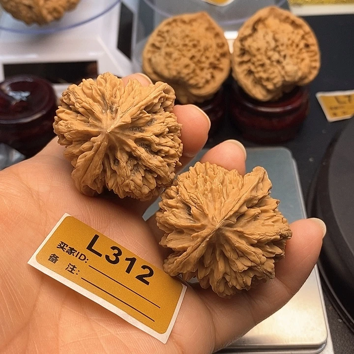 文玩核桃吊坠状元4,4，克重52