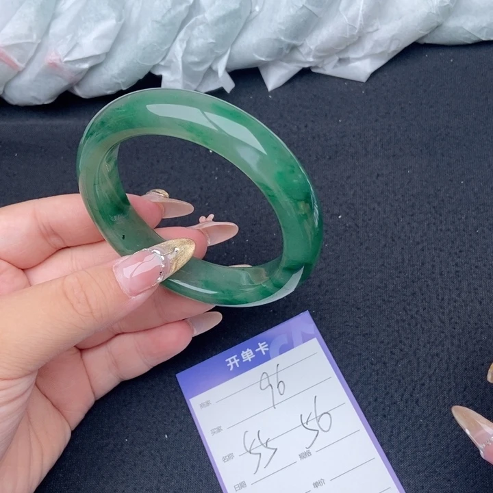 石英质玉（非洲翠）手镯未镶嵌96