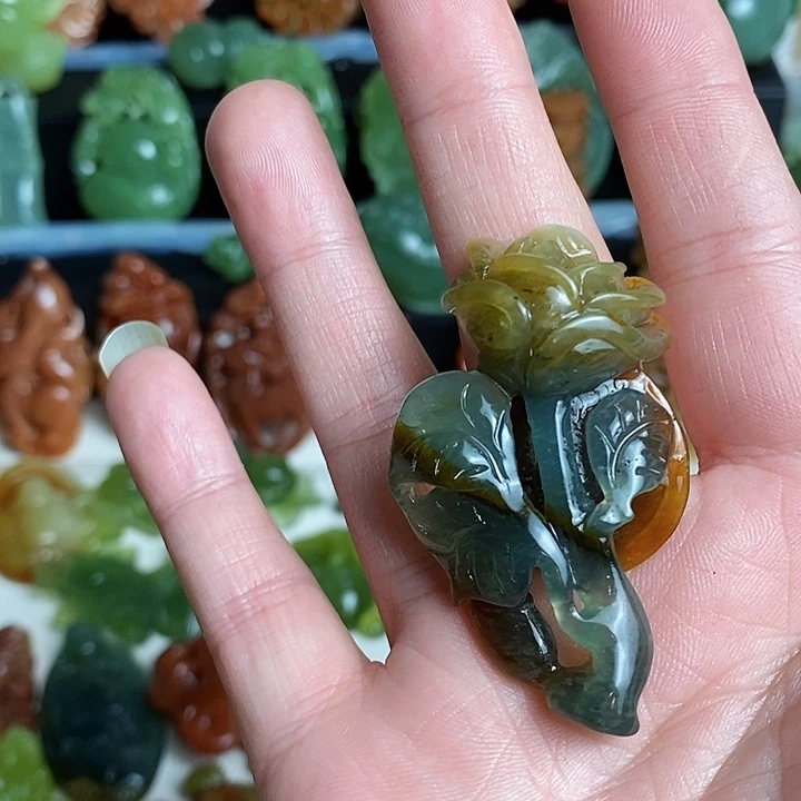 未镶嵌蛇纹石玉颈饰