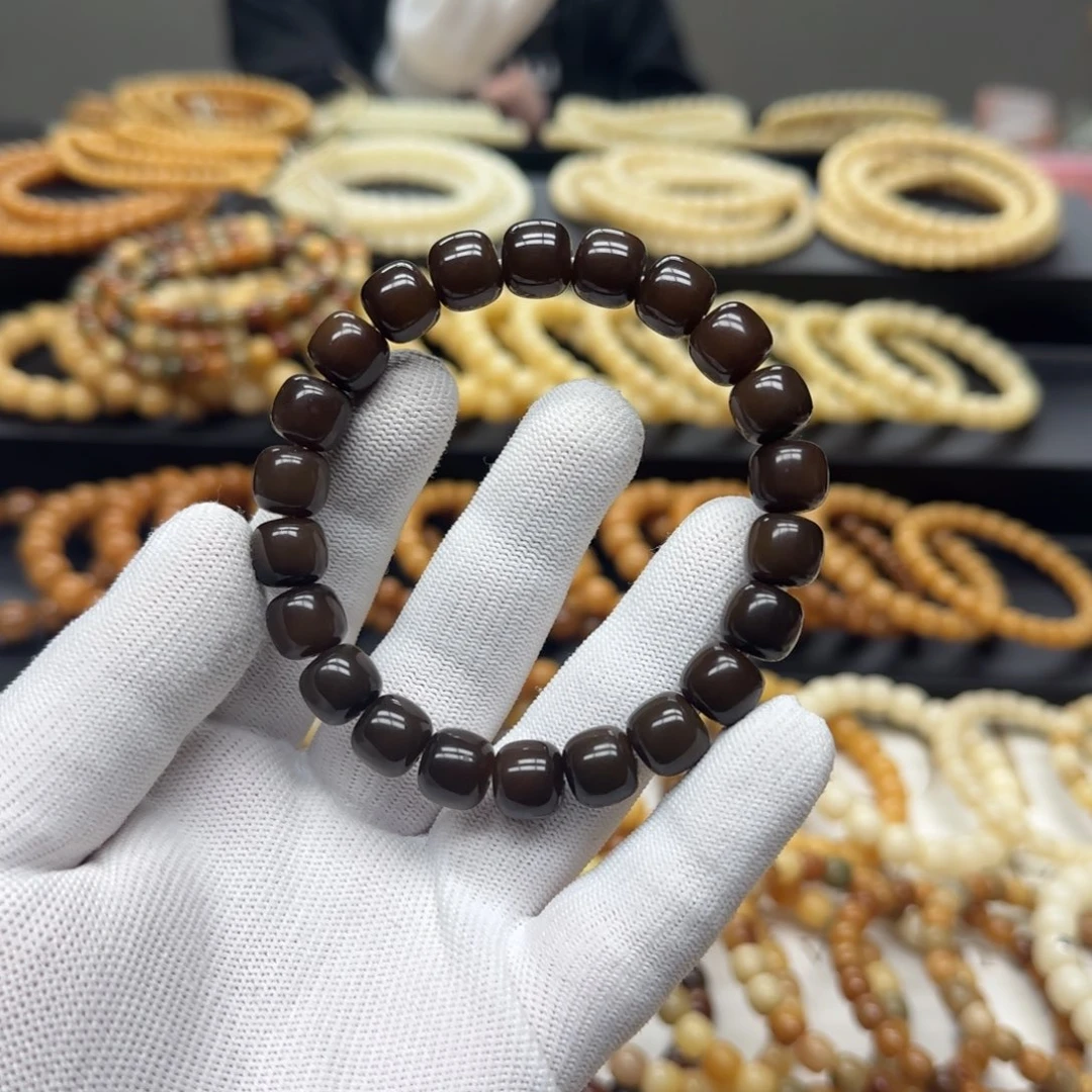手串菩提根/象牙果10×11 5年 黑衣 鬼工
