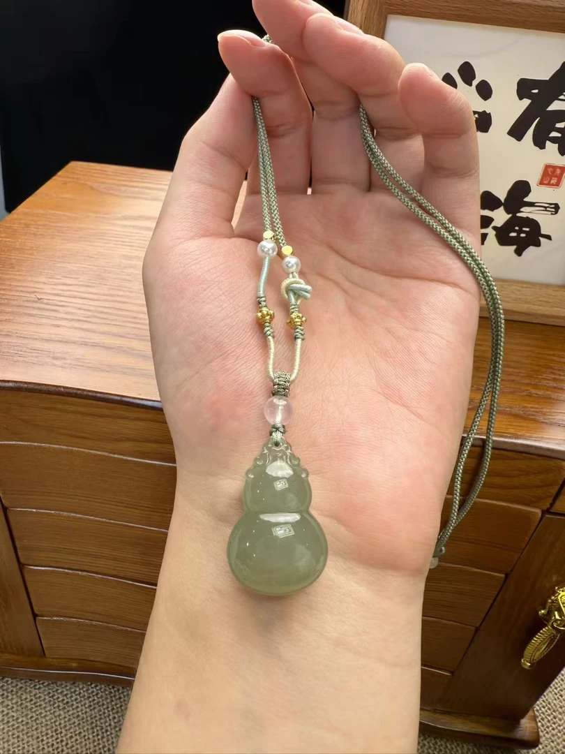 【柚子原创甄选】天然和田玉冰底葡萄肉葫芦吊坠 颜色多样性发其一