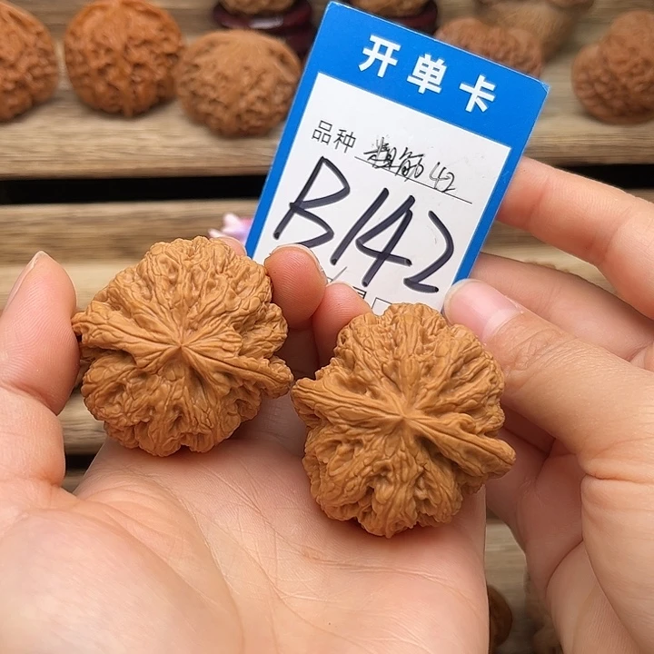 文玩核桃吊坠球型42