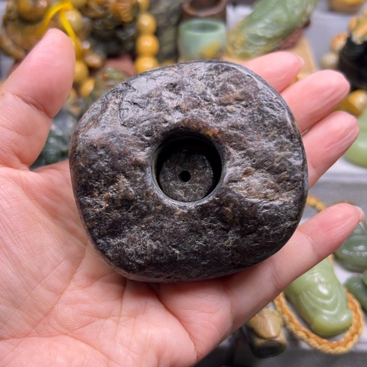 未镶嵌岫岩河磨玉（透闪石质玉）把件