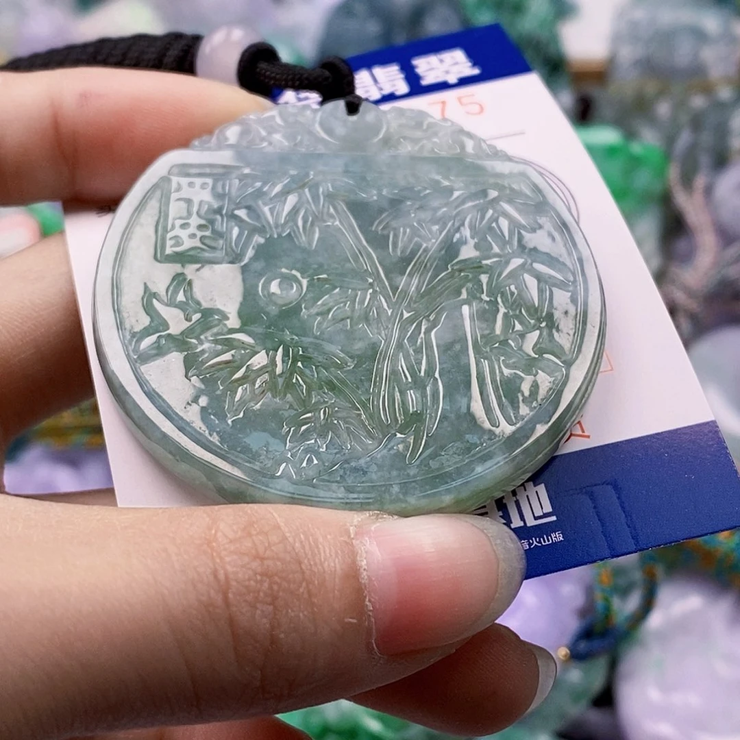 吊坠(不含链)未镶嵌翡翠