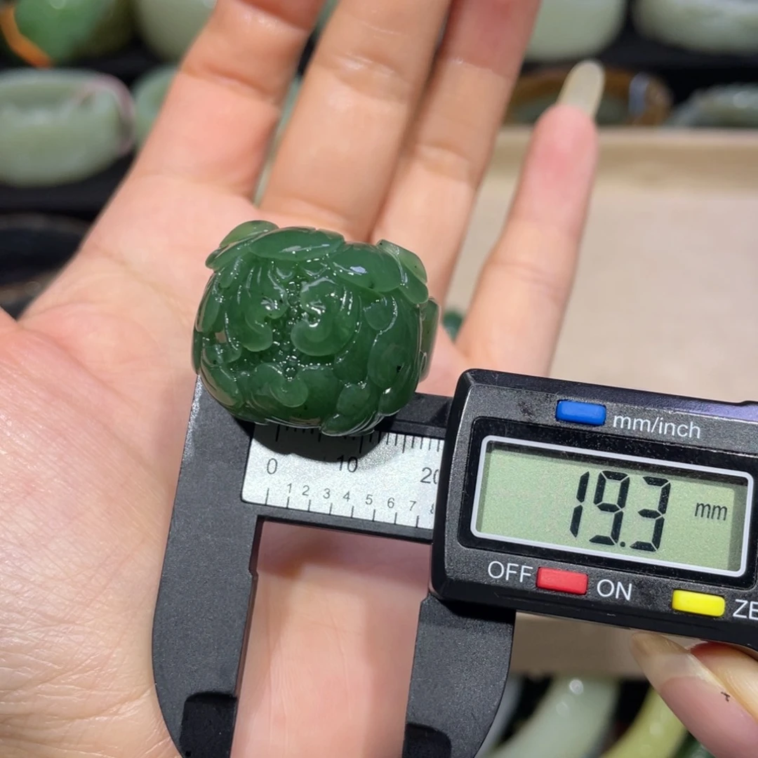 未镶嵌戒指和田玉