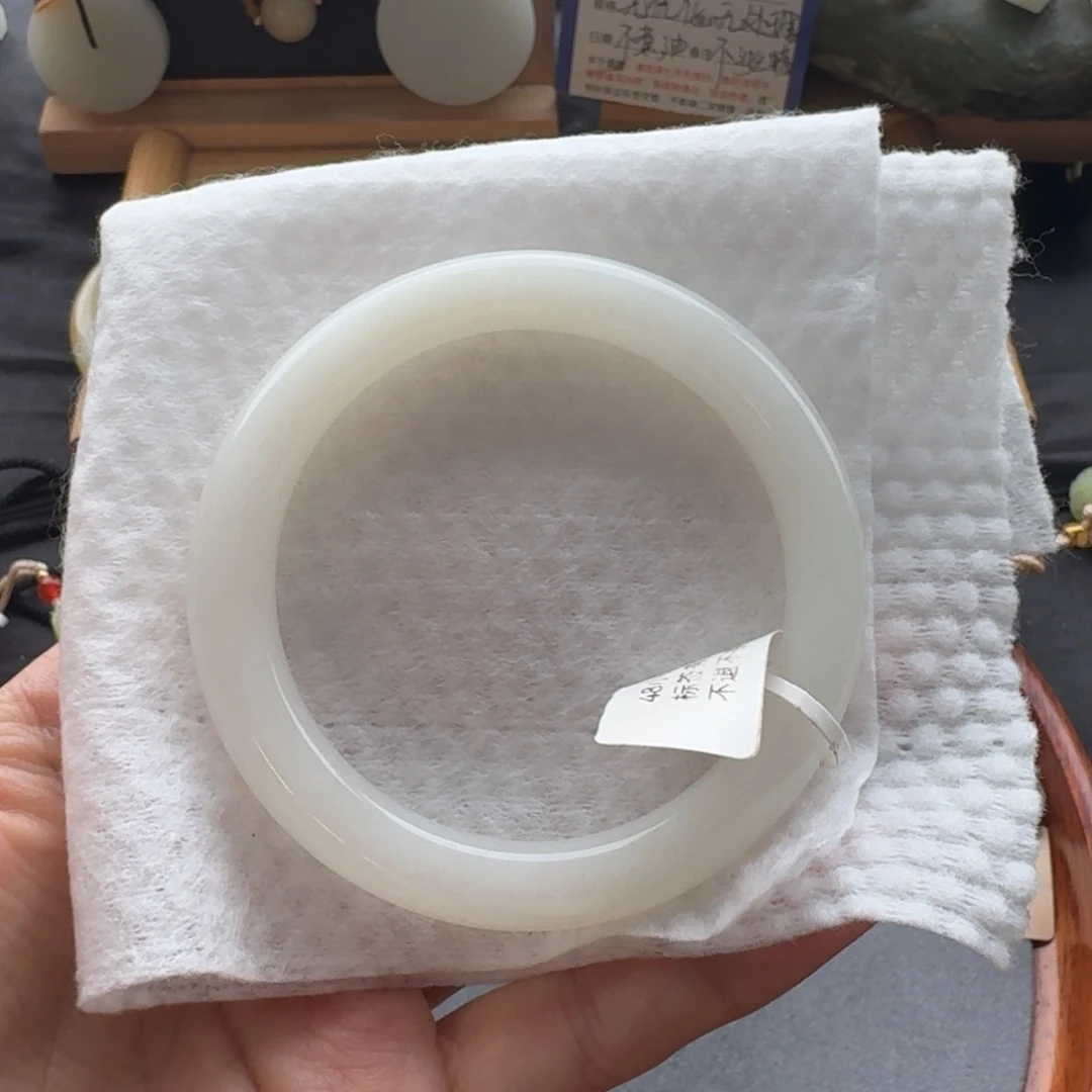 和田玉未镶嵌手镯