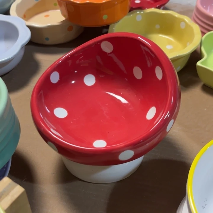 瓷片波点红色陶瓷