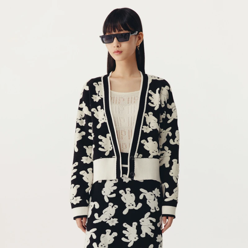 HPLY荷比俪春季新款女复古黑白提花深V门襟针织衫HYD11650223-1