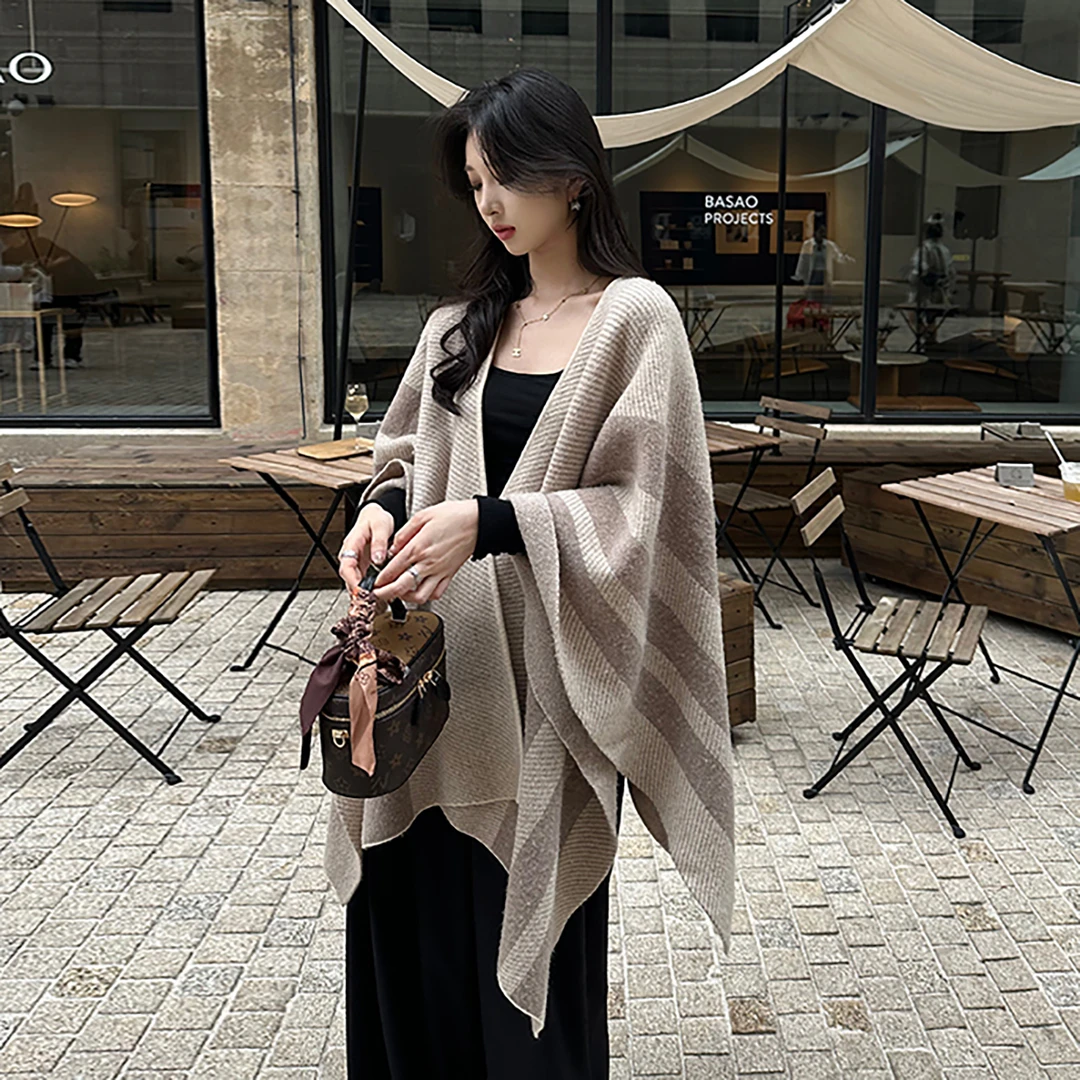 高级感针织拼色百搭披肩外搭女秋冬斗篷穿搭时尚洋气披风保暖围巾