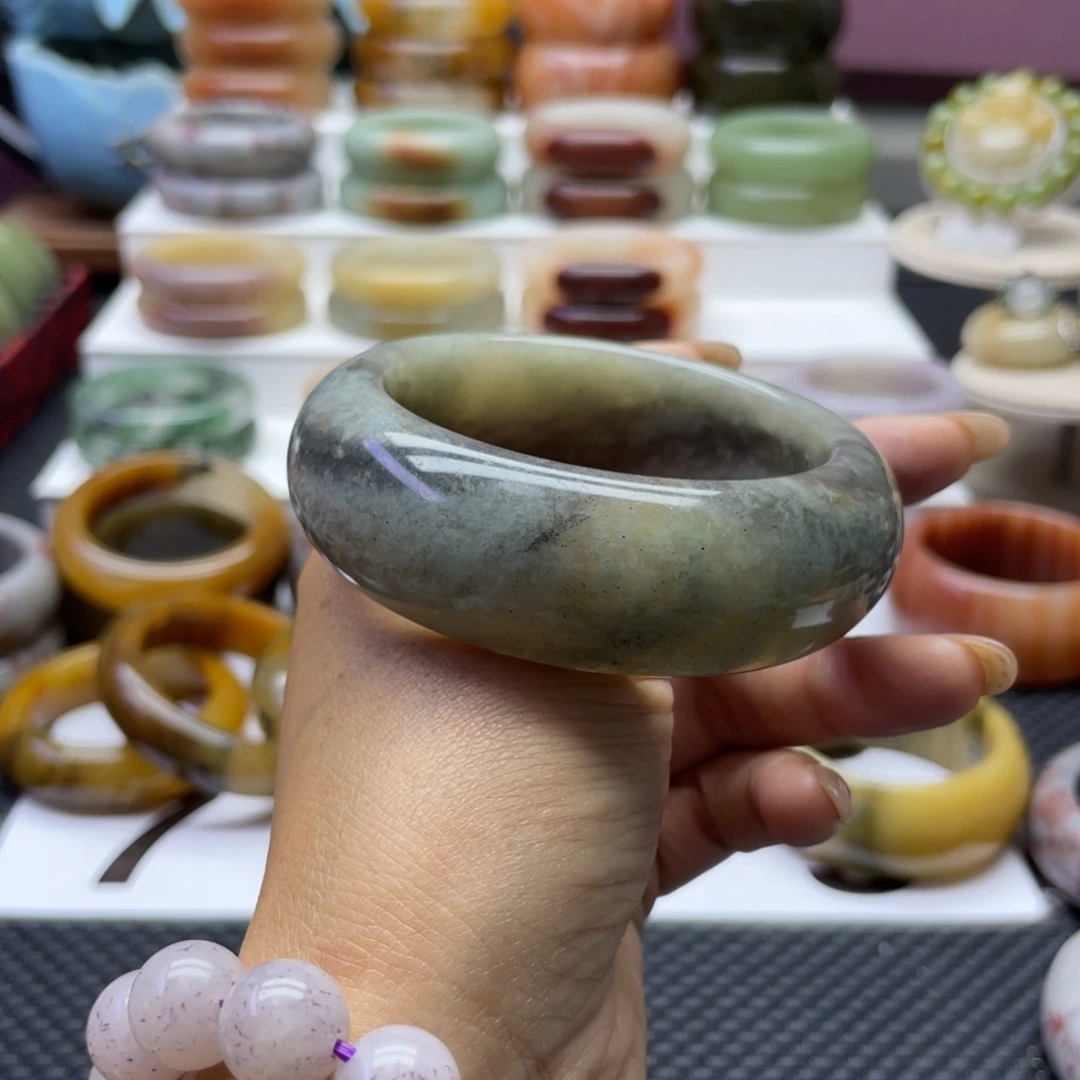 石英岩玉手镯未镶嵌