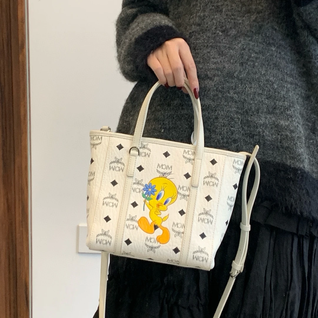 95新 MCM mcm 雪白色小黄鸭限定菜篮子