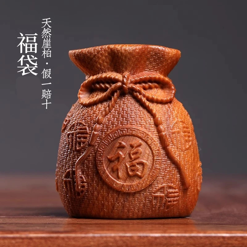 天然崖柏木雕刻招财纳福福袋米袋钱袋文玩手把件桌摆办公居家挂件