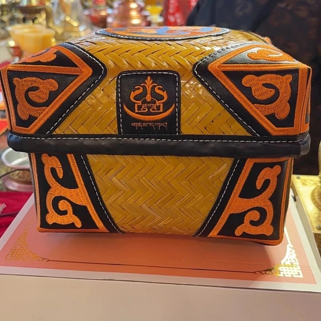 家居摆件洛玛三色、送高档丝巾