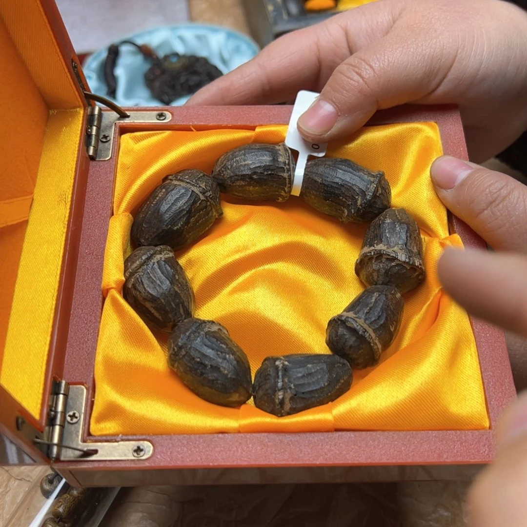 大叶紫檀（黑酸枝木类）