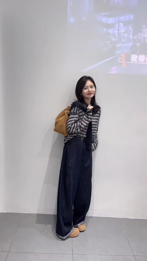 2025早秋新款韩版设计感宽松显瘦条纹披肩长袖T恤上衣百搭阔腿裤