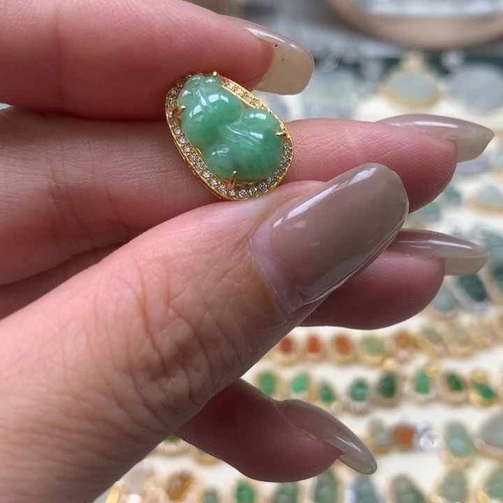 颈饰银S925镶嵌翡翠金鱼