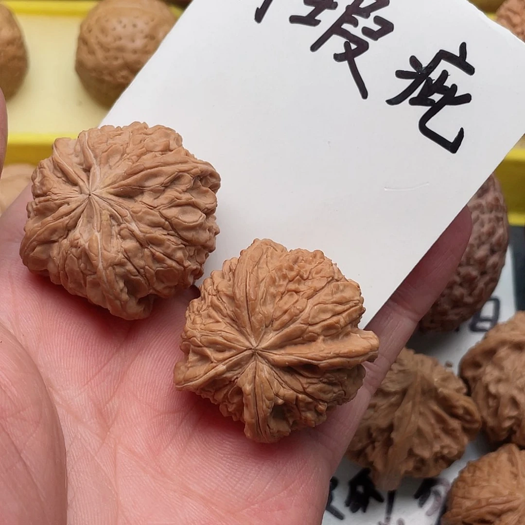 文玩核桃把件金***三楞