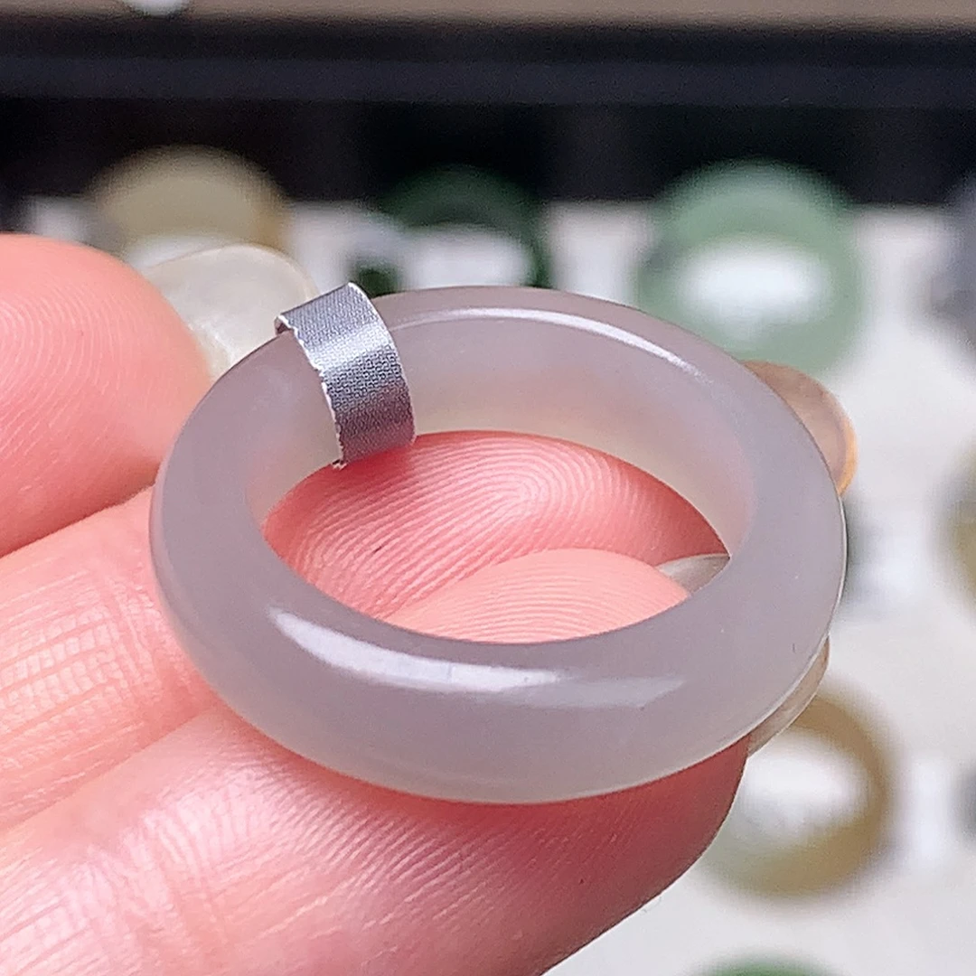 未镶嵌戒指和田玉