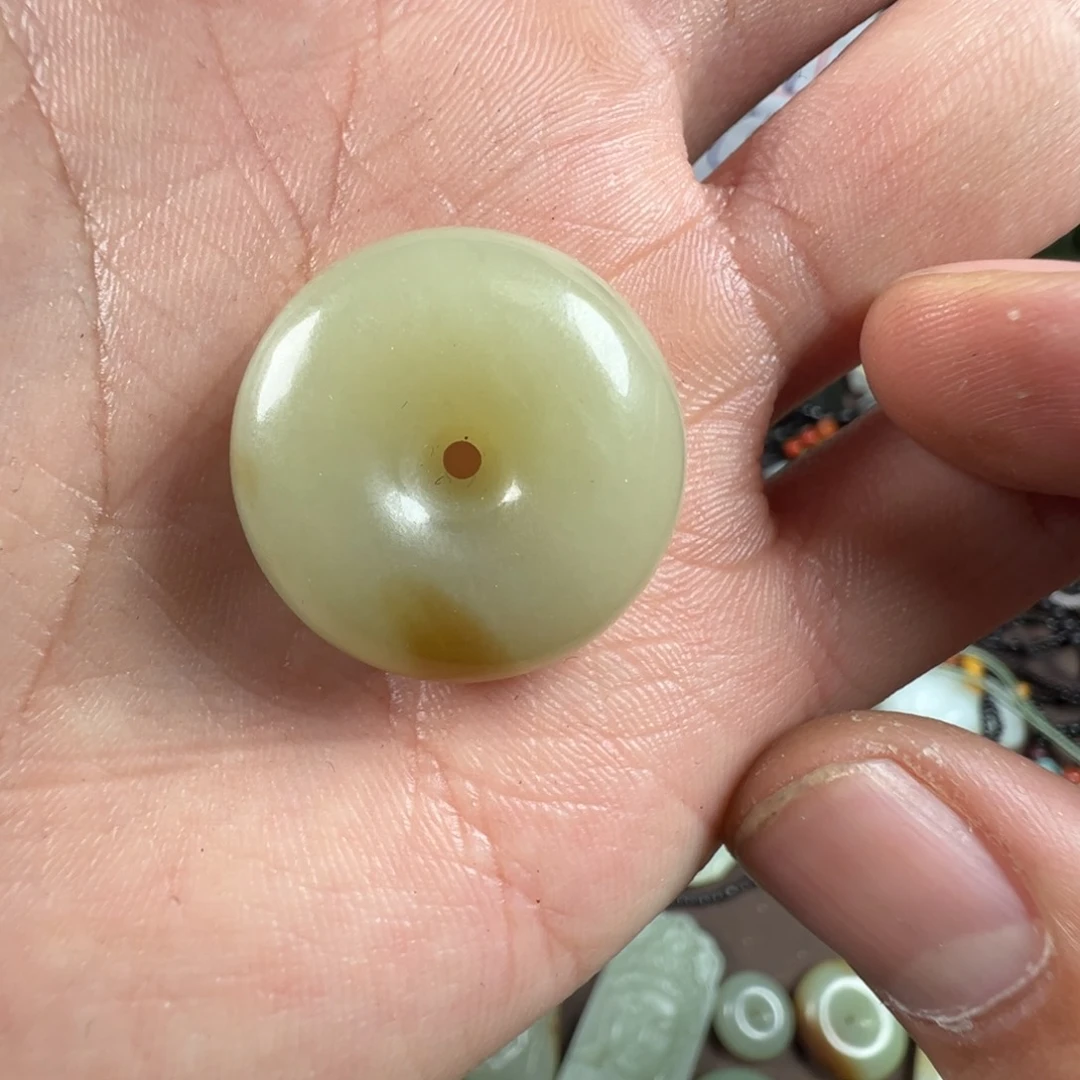 和田玉（糖玉）颈饰未镶嵌小****机