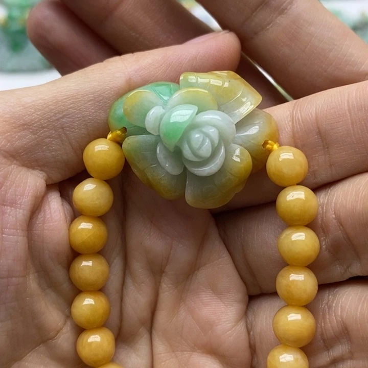 翡翠未镶嵌颈饰翡翠