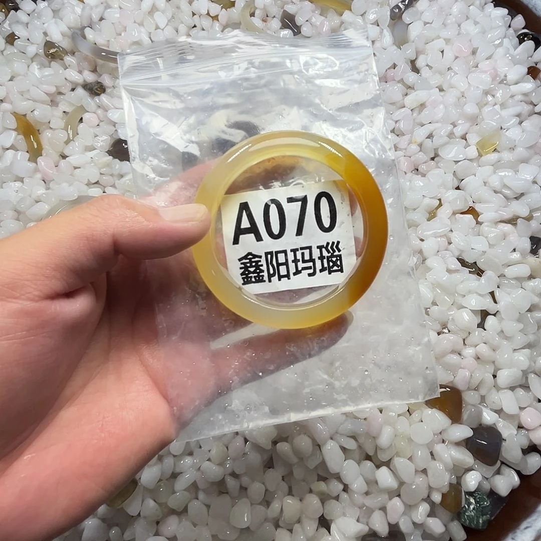 手镯玛瑙/玉髓未镶嵌56