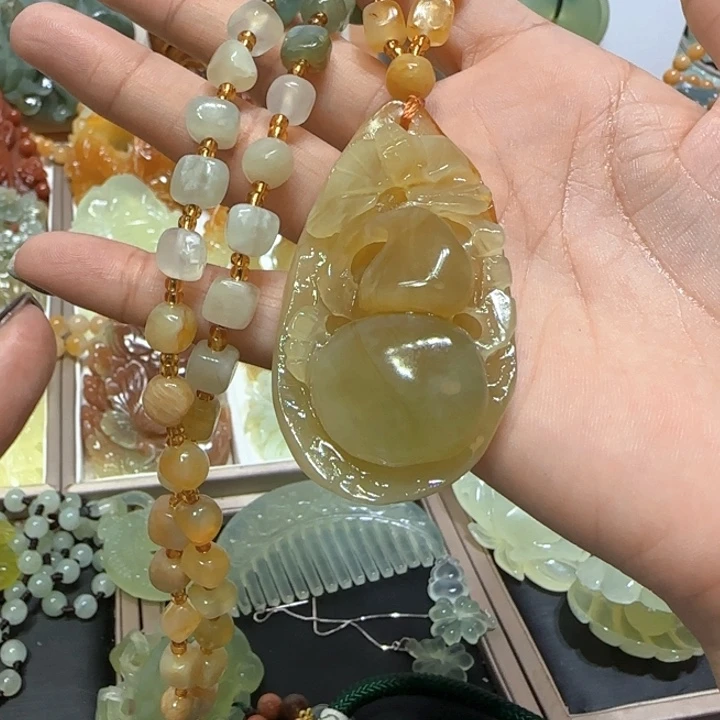 未镶嵌蛇纹石玉吊坠